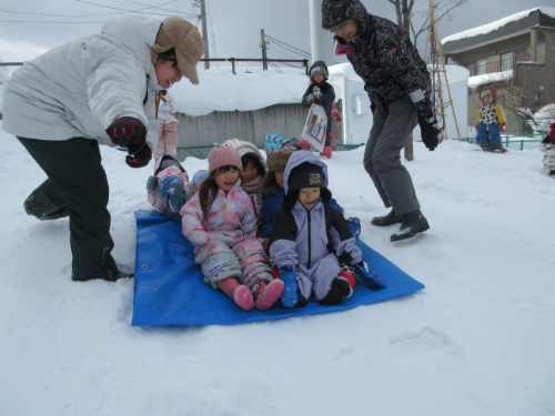 さくらんぼ・きいちごグループ　みんなで雪遊び